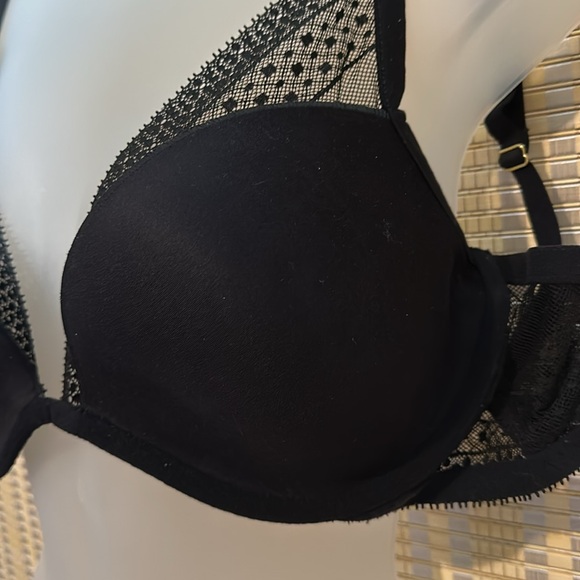 Victoria's Secret Incredible Plunge Bra in Black Lace Padded Underwire 36DD - Picture 13 of 16